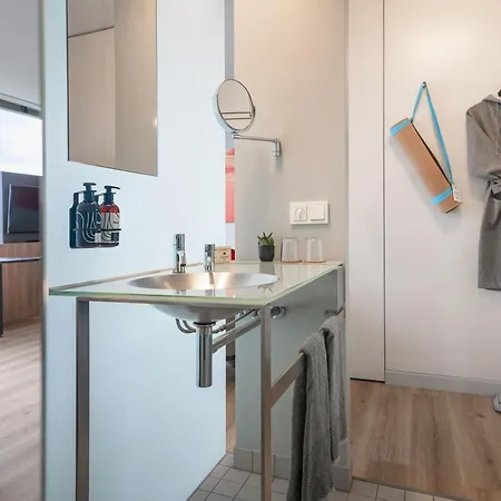 Отель Innside By Melia Parkstadt Schwabing 4*