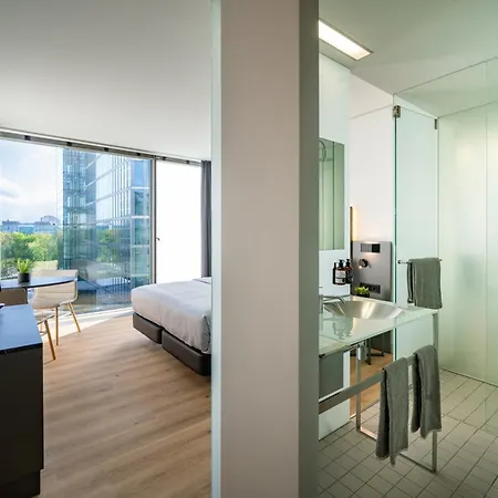 Отель Innside By Melia Parkstadt Schwabing 4*