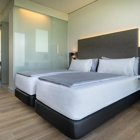 Отель Innside By Melia Parkstadt Schwabing 4*