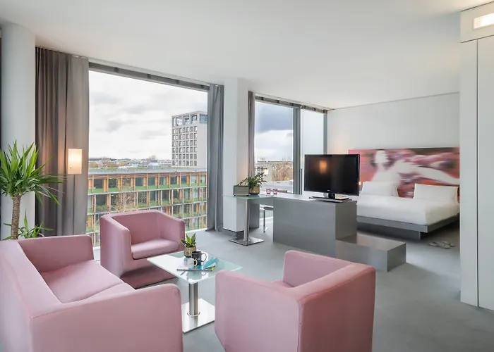 호텔 Innside By Melia Parkstadt Schwabing 4*